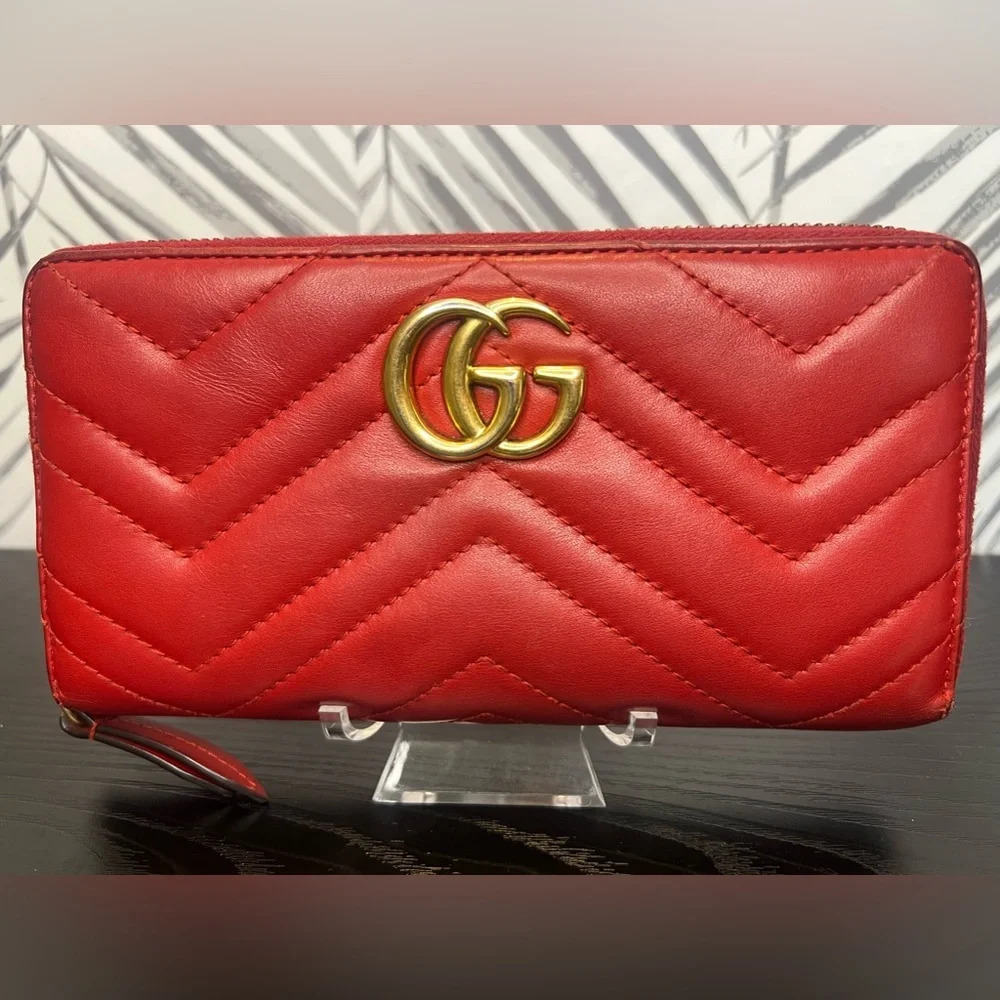 🔥 GUCCI
Calfskin GG Marmont Zip Around Wallet Hibiscus Red - Picture 3 of 14